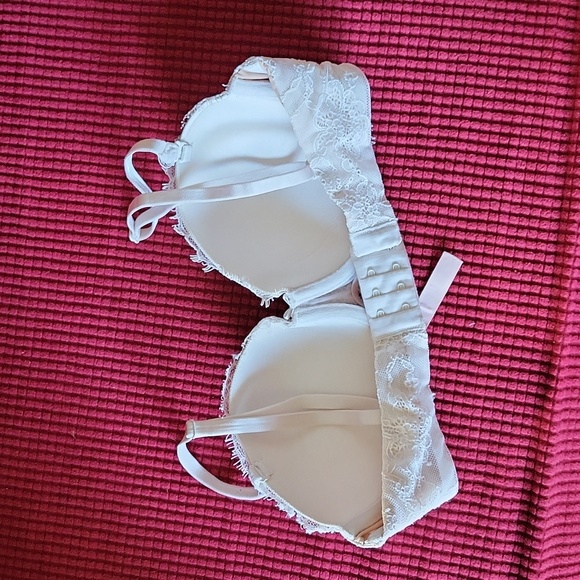 Victoria's Secret Lace bra 32D Good condition - Picture 2 of 5